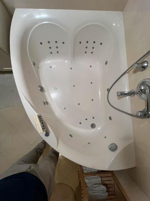 Bad met kraan en sproeier, Huis en Inrichting, Badkamer | Complete badkamers, Zo goed als nieuw, Ophalen