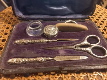 Zilveren nagelgarnituur beschikbaar voor biedingen