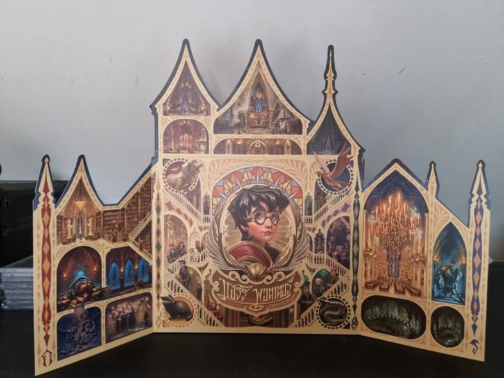 Harry Potter 20 Jaar Hogwarts Box - Thaise Editie, Boeken, Overige Boeken, Zo goed als nieuw, Ophalen of Verzenden