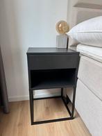 VIKHAMMER Nachtkast, Huis en Inrichting, Slaapkamer | Nachtkastjes, Ophalen, Gebruikt, Minder dan 45 cm, 55 tot 70 cm