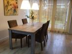 Massief houten eettafel + vier stoelen, Huis en Inrichting, Tafels | Eettafels, Ophalen, Gebruikt, 50 tot 100 cm, 150 tot 200 cm