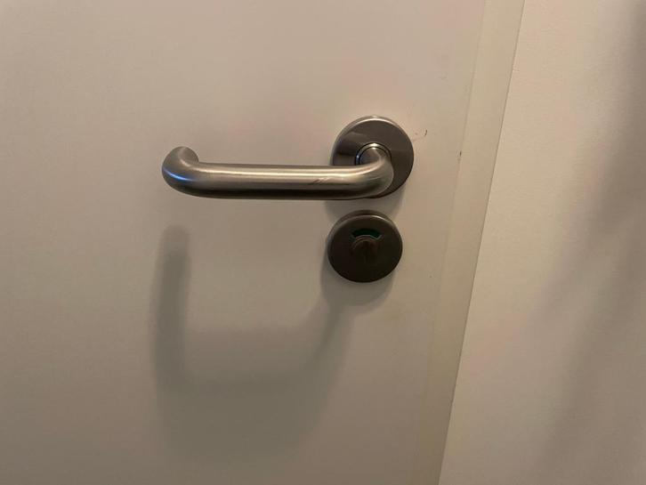 In Nieuwstaat Berkvens Linksdraaiende opdekdeur, Doe-het-zelf en Verbouw, Deuren en Horren, Zo goed als nieuw, Binnendeur, 215 cm of meer