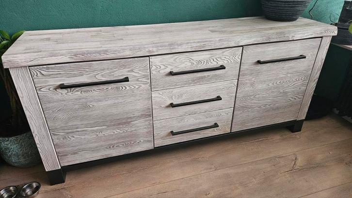 Dressoirkast Rough, Huis en Inrichting, Kasten | Dressoirs, Zo goed als nieuw, 150 tot 200 cm, 25 tot 50 cm, Met lade(s), Met deur(en)