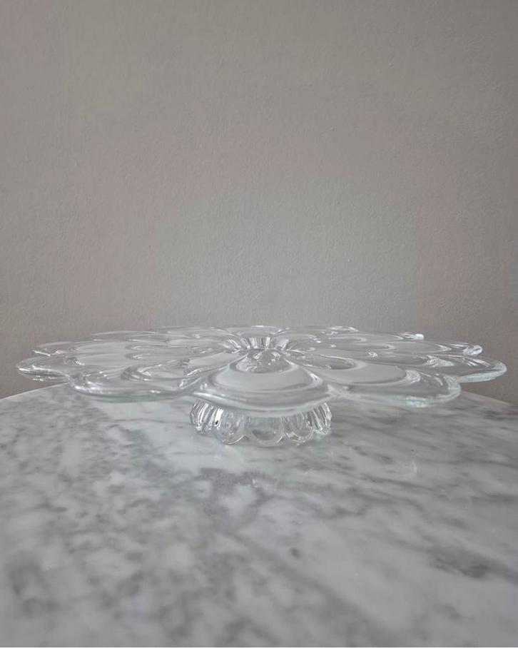 Vintage geperst glazen taartschaal op voet taartplateau, Antiek en Kunst, Antiek | Glas en Kristal, Ophalen of Verzenden