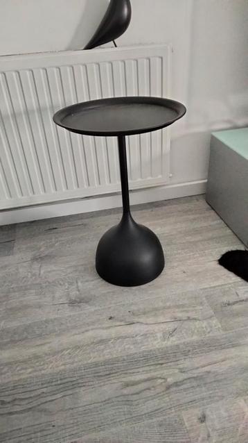 Bijzettafel van metaal 60 cm hoog  beschikbaar voor biedingen
