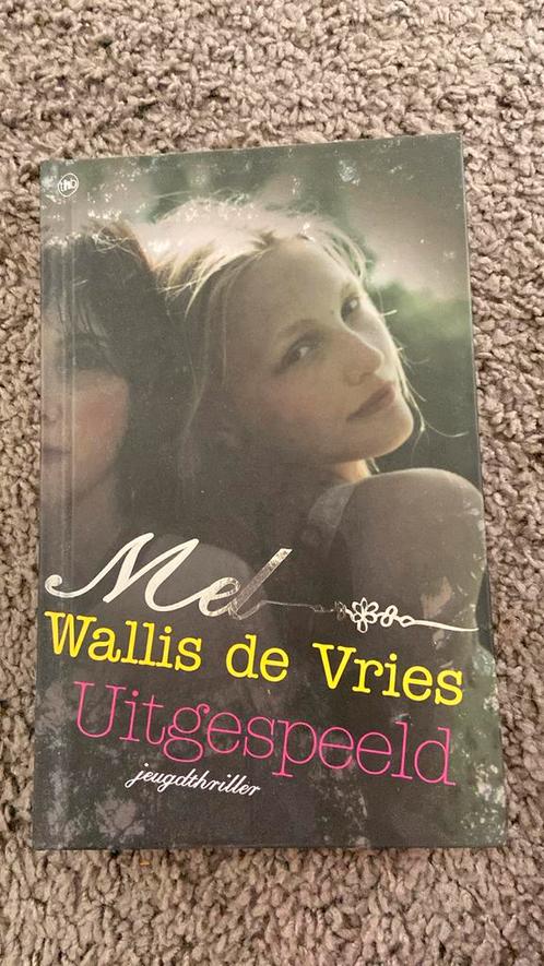 Mel Wallis de Vries - Uitgespeeld, Boeken, Kinderboeken | Jeugd | 13 jaar en ouder, Zo goed als nieuw, Ophalen of Verzenden