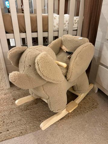 Hobbel Olifant Teddy Taupe  beschikbaar voor biedingen