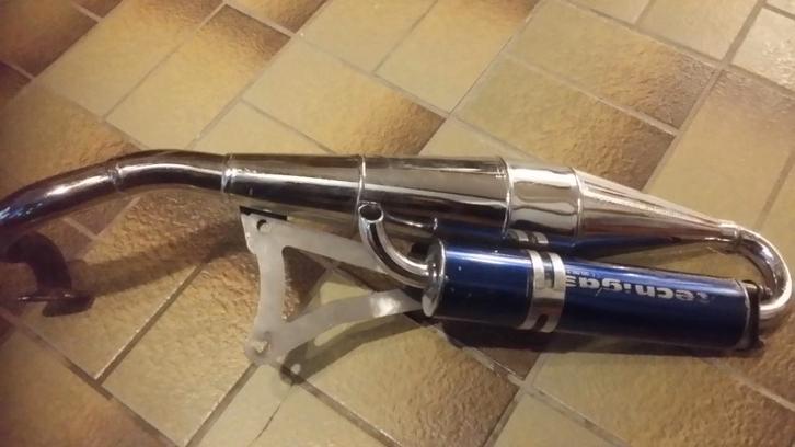 Uitlaat  voor aprilia SR 50 vraag prijs 35, Fietsen en Brommers, Brommers | Toebehoren, Gebruikt, Overige typen, Ophalen of Verzenden