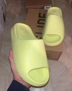 adidas Yeezy Slide Glow Green maat 42, Kleding | Heren, Schoenen, Slippers, Overige kleuren, Nieuw, Ophalen of Verzenden