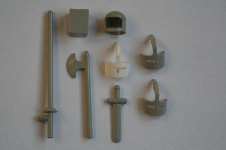 Lego 375 kasteel (helm + borstplaat + 3 viziers + 3 wapens), Kinderen en Baby's, Speelgoed | Duplo en Lego, Zo goed als nieuw