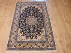 Vintage handgeknoopt perzisch tapijt isfahan 170x109, Huis en Inrichting, 100 tot 150 cm, 150 tot 200 cm, Overige kleuren, Gebruikt