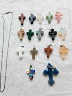 Natuurstenen kruisjes met zilveren ketting, Antiek en Kunst, Ophalen of Verzenden