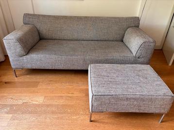 Design on stock bloqbank bank te koop met poef beschikbaar voor biedingen