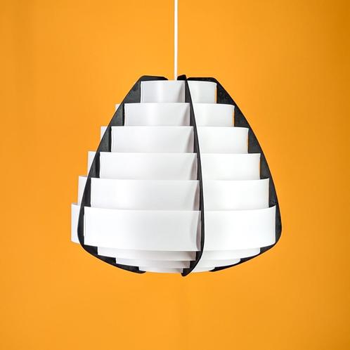 Grote witte lamp, plastic en hout, Deens ontwerp, hanglamp, Huis en Inrichting, Lampen | Hanglampen, Minder dan 50 cm, Hout, Kunststof