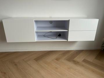 GRATIS OPHALEN tv kast beschikbaar voor biedingen
