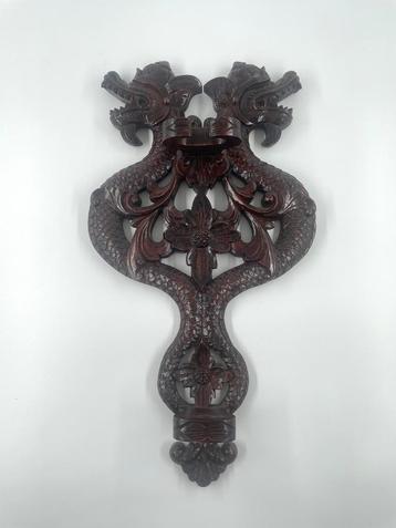 Indonesische Keris houder met naga’s beschikbaar voor biedingen