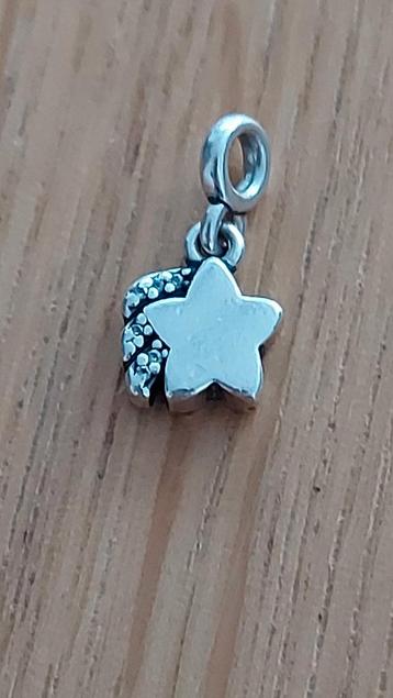 Originele Pandora Essence /Me mini bedel ster met zirkonia's beschikbaar voor biedingen