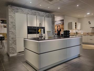 Showroom keuken eiland Lido Wit Hoogglans beschikbaar voor biedingen