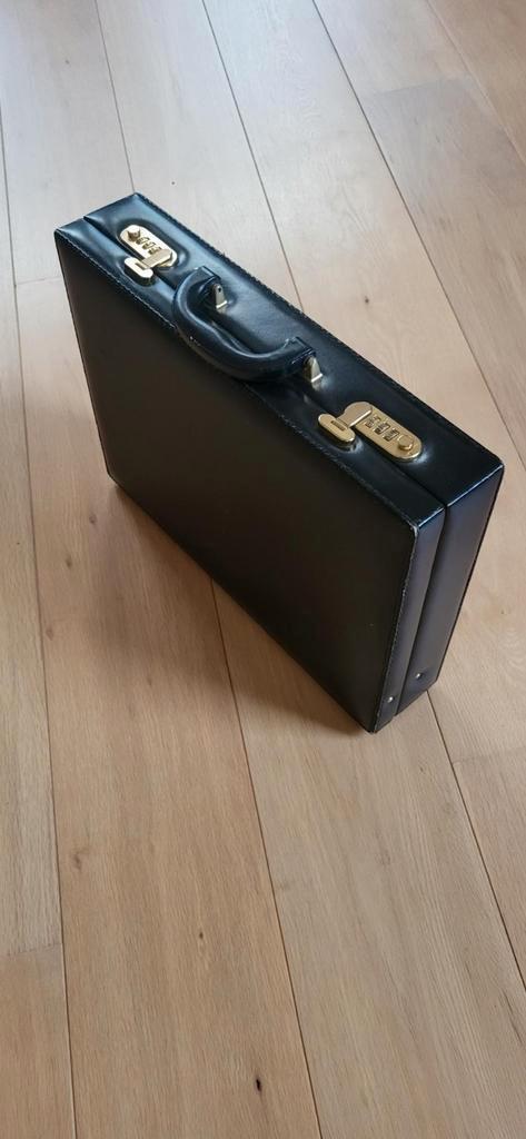 Mooie vintage attache koffer, Sieraden, Tassen en Uiterlijk, Koffers, Zo goed als nieuw, Hard kunststof, Minder dan 50 cm, Verzenden