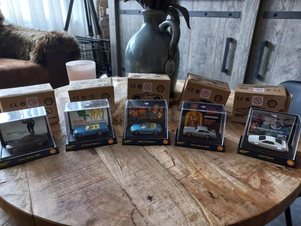 5 Mini Auto's James Bond Films, Hobby en Vrije tijd, Modelauto's | 1:18, Nieuw, Auto, Overige merken, Ophalen of Verzenden