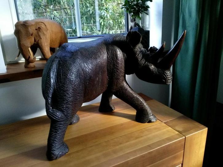 Houten Neushoorn beeld, Antiek en Kunst, Kunst | Beelden en Houtsnijwerken, Ophalen