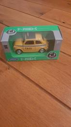 Modelauto in doos - Welly Fiat Nuova 500 Taxi, Hobby en Vrije tijd, Modelauto's | 1:18, Ophalen, Zo goed als nieuw, Auto, Welly
