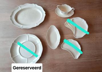 Unieke, antieke selectie Queens plain Wedgwood van rond 1900 beschikbaar voor biedingen