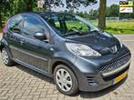 Peugeot 107 1.0-12V XS 2e eigenaar airco cv op afs elektrisc, Auto's, Voorwielaandrijving, Euro 5, Gebruikt, 4 stoelen