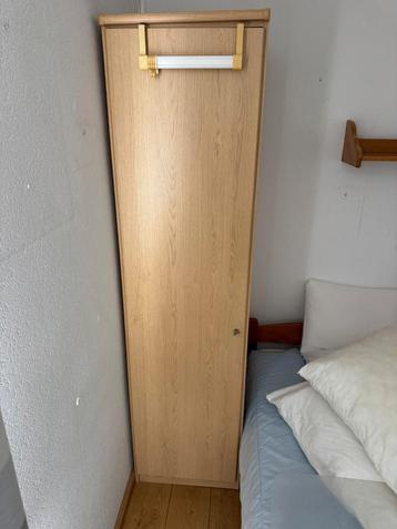 Gratis ophalen zondag! Smalle kledingkast hangdeel + plank