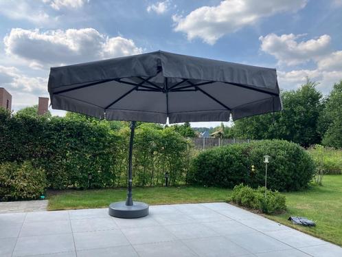 Professionele Zweefparasol inclusief: voet, Beschermings-zom, Tuin en Terras, Parasols, Zo goed als nieuw, Zweefparasol, 3 tot 4 meter