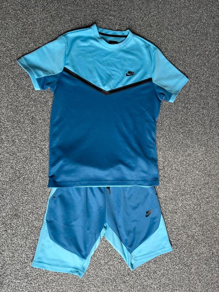 Kort Nike Tech zomer setje, Kleding | Heren, Sportkleding, Zo goed als nieuw, Blauw, Ophalen of Verzenden
