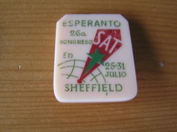 Twee Esperanto-buttons beschikbaar voor biedingen