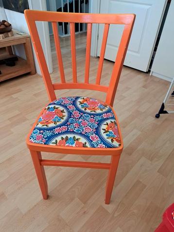Twee houten stoelen hout jaren 60 vintage beschikbaar voor biedingen
