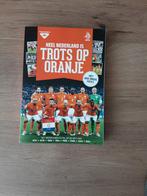 HEEL NEDERLAND IS TROTS OP ORANJE, Verzamelen, Sportartikelen en Voetbal, Ophalen of Verzenden, Zo goed als nieuw, Overige binnenlandse clubs