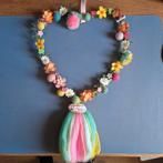 Hartvormige krans van vilt met bloemen, 27cm breed, Ophalen of Verzenden, Nieuw, Figuurtje(s)