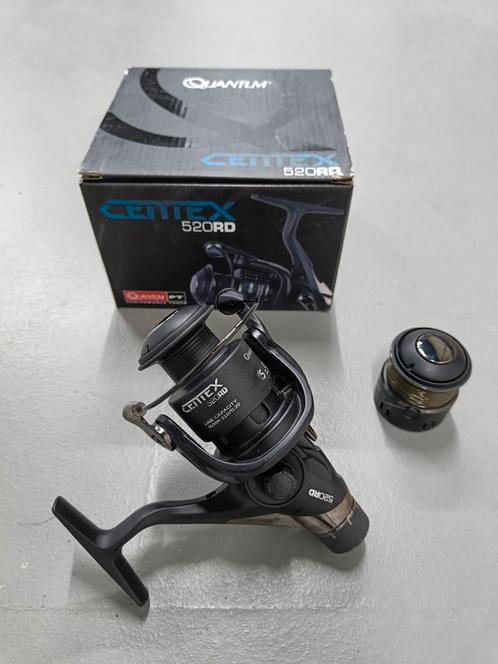 NIEUWE Quantum (Zebco) Centtex 520RD 5bb + reserve spoel, Watersport en Boten, Hengelsport | Roofvissen, Zo goed als nieuw, Molen