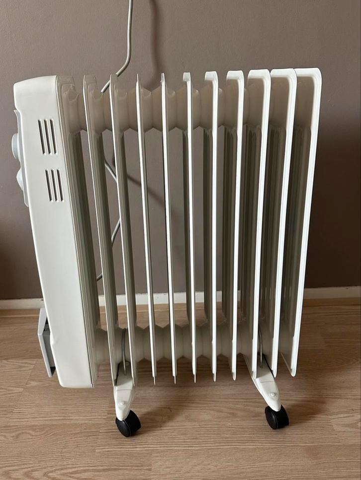 Oliegevulde radiator dimplex, Doe-het-zelf en Verbouw, Verwarming en Radiatoren, Zo goed als nieuw, Radiator, 30 tot 80 cm, Ophalen