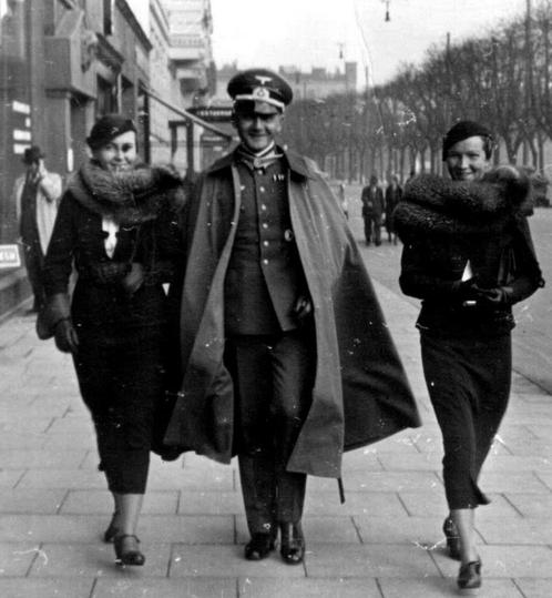Duitse officiers regenumhang, Verzamelen, Militaria | Tweede Wereldoorlog, Landmacht, Duitsland, Ophalen of Verzenden
