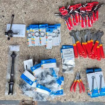 Partij NIEUW Unior gereedschap beschikbaar voor biedingen