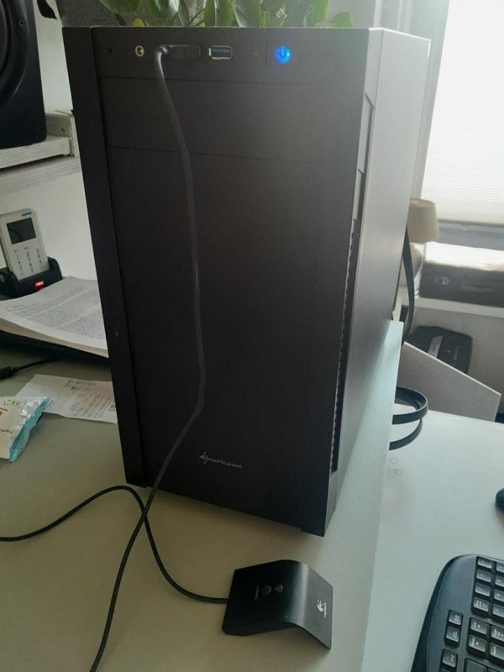 Desktop computer, Computers en Software, Desktop Pc's, Zo goed als nieuw, 3 tot 4 Ghz, SSD, 16 GB, Ophalen