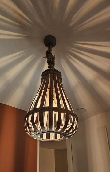 Houten hanglamp met knoop beschikbaar voor biedingen