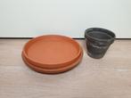 Set uit terracotta bloempot twee saucers, binnen en buiten, Tuin en Terras, Bloempotten, Rond, Ophalen of Verzenden, Zo goed als nieuw