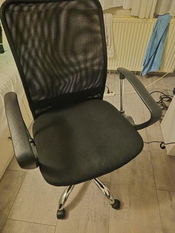 Zwarte bureaustoel  beschikbaar voor biedingen