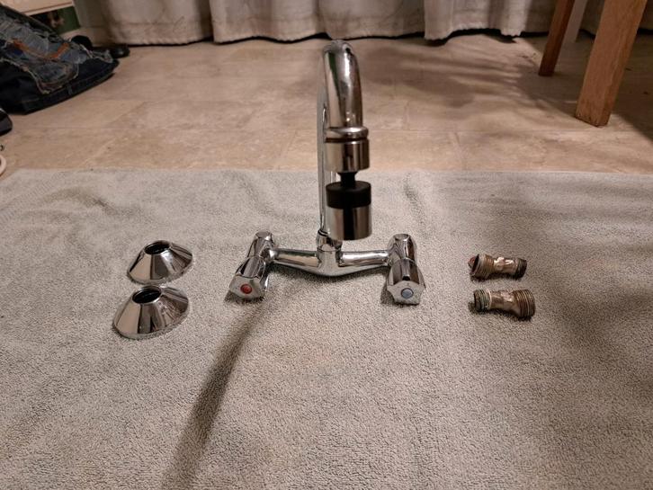 Keukenkraan mengkraan bovenuitloop wandmontage 16,5 cm, Huis en Inrichting, Keuken | Keukenelementen, Gebruikt, Minder dan 100 cm