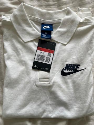 Nieuwe Nike tshirt / polo mt 146 beschikbaar voor biedingen