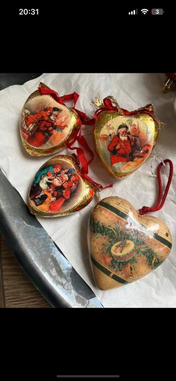 Oud setje papieren kerstballen beschikbaar voor biedingen