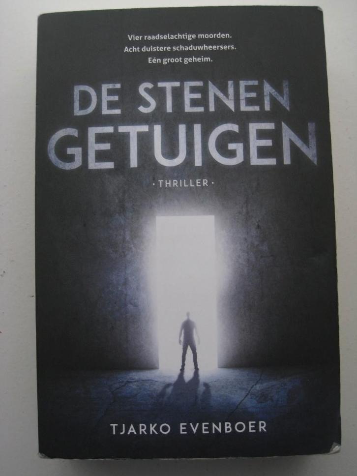 Tjarko Evenboer – De stenen getuigen, Boeken, Thrillers, Zo goed als nieuw, Nederland, Ophalen of Verzenden