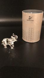 NIEUWSTAAT SWAROVSKI OLIFANT SLURF OMHOOG, Verzamelen, Swarovski, Ophalen of Verzenden, Zo goed als nieuw, Figuurtje