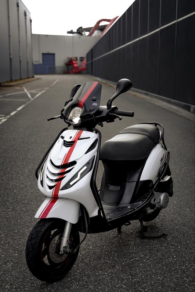 Piaggio Zip Iget 50cc 4Takt Brom, Fietsen en Brommers, Scooters | Piaggio, Zo goed als nieuw, Zip, Maximaal 45 km/u, Benzine, Ophalen of Verzenden