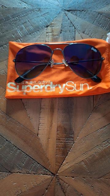 Superdry piloten zonnebril met zakje. beschikbaar voor biedingen